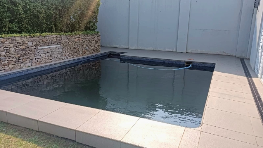 6 Bedroom Property for Sale in Gonubie Eastern Cape